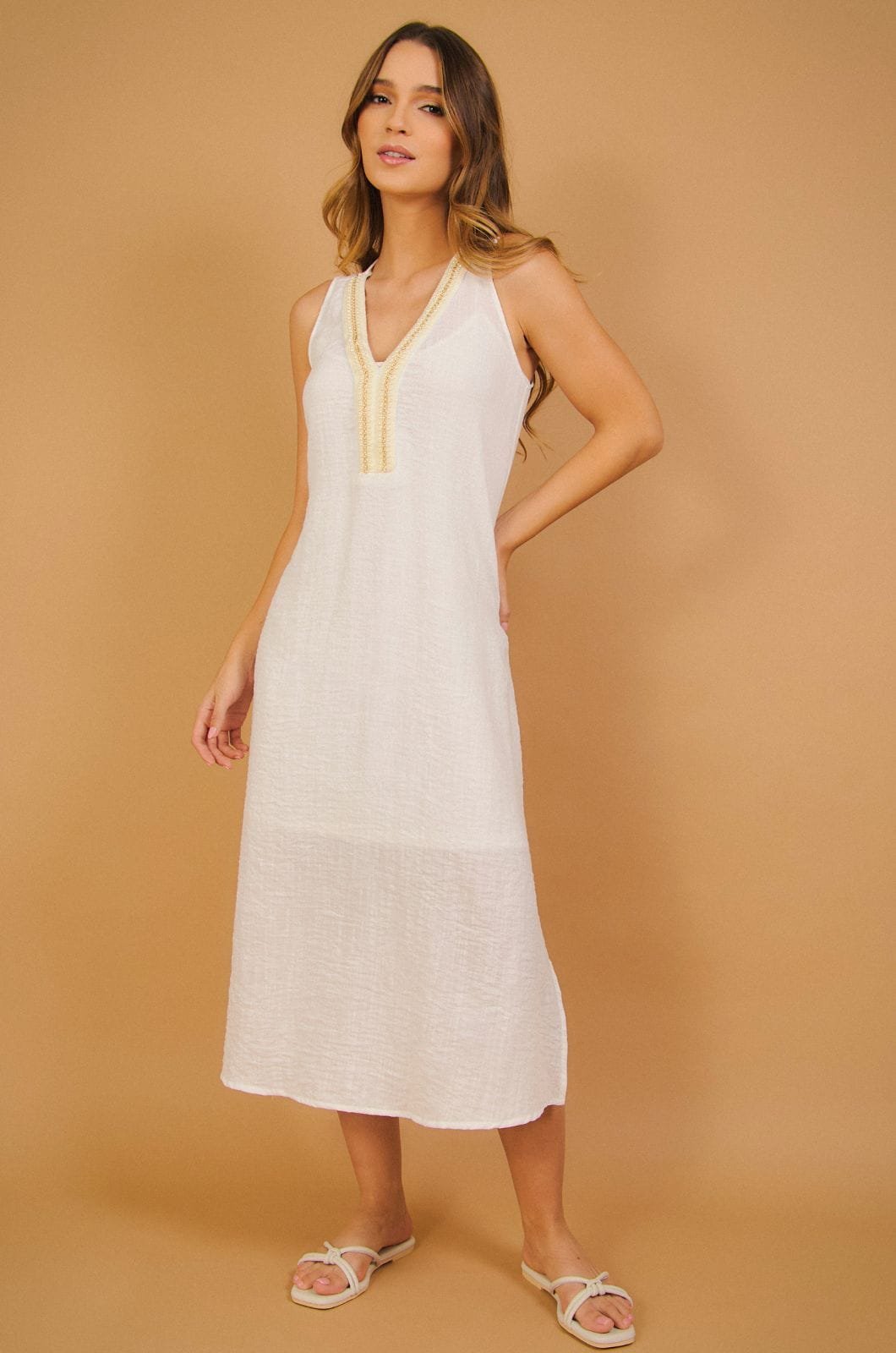 VESTIDO LARGO APLIQUE EN PECHERA