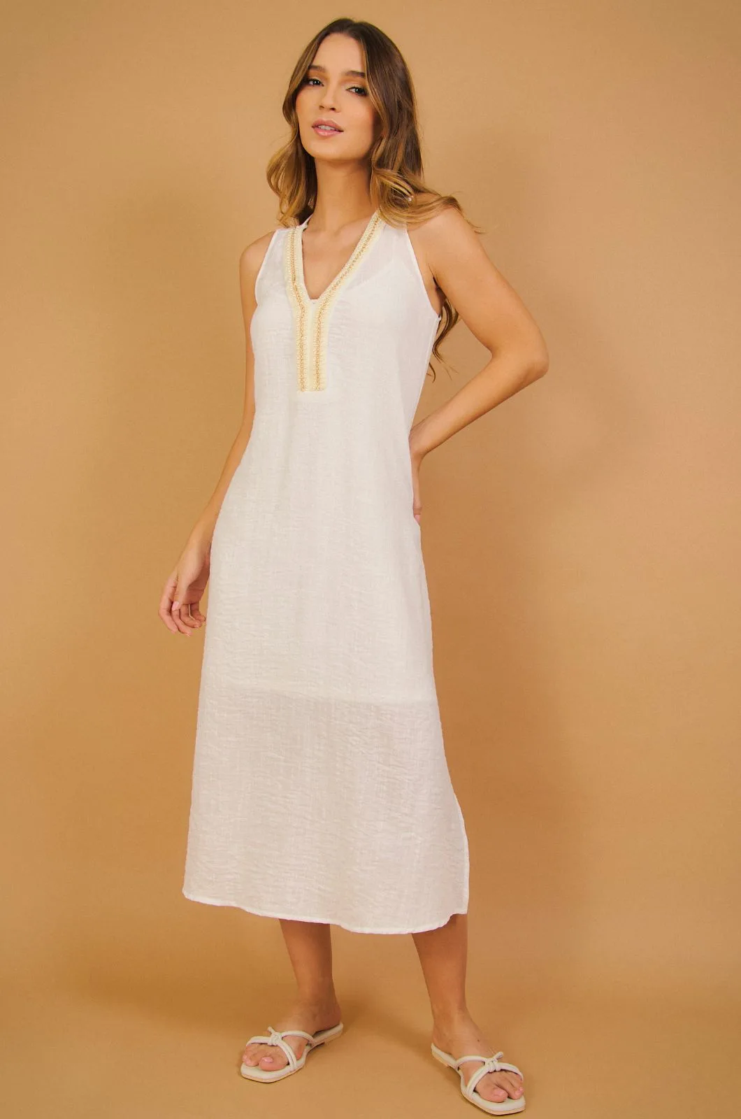 VESTIDO LARGO APLIQUE EN PECHERA